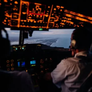 Gaji Pilot Garuda Indonesia: Memahami Faktor-Faktor yang Mempengaruhinya