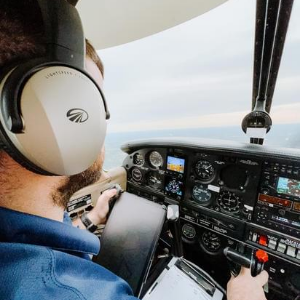 Mengungkap Fakta Gaji Pilot British Airways: Faktor Penentu dan Tunjangan