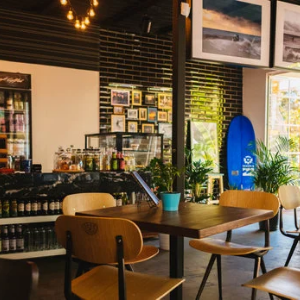 Tentu, Yuk Kita Eksplorasi Keindahan Kafe-Kafe Estetik di Solo! ☕