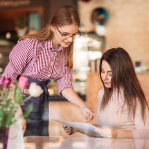 Bagaimana Cara Menjadi Beauty Advisor?